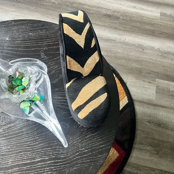 DECOR - Picture 5 of 6